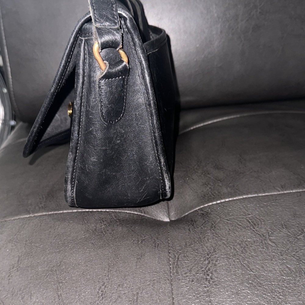 Coach Black Leather Shoulder Bag with Gold Turnlock - Picture 4 of 12